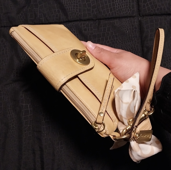 Authentic Coach Wristlet - Picture 9 of 16